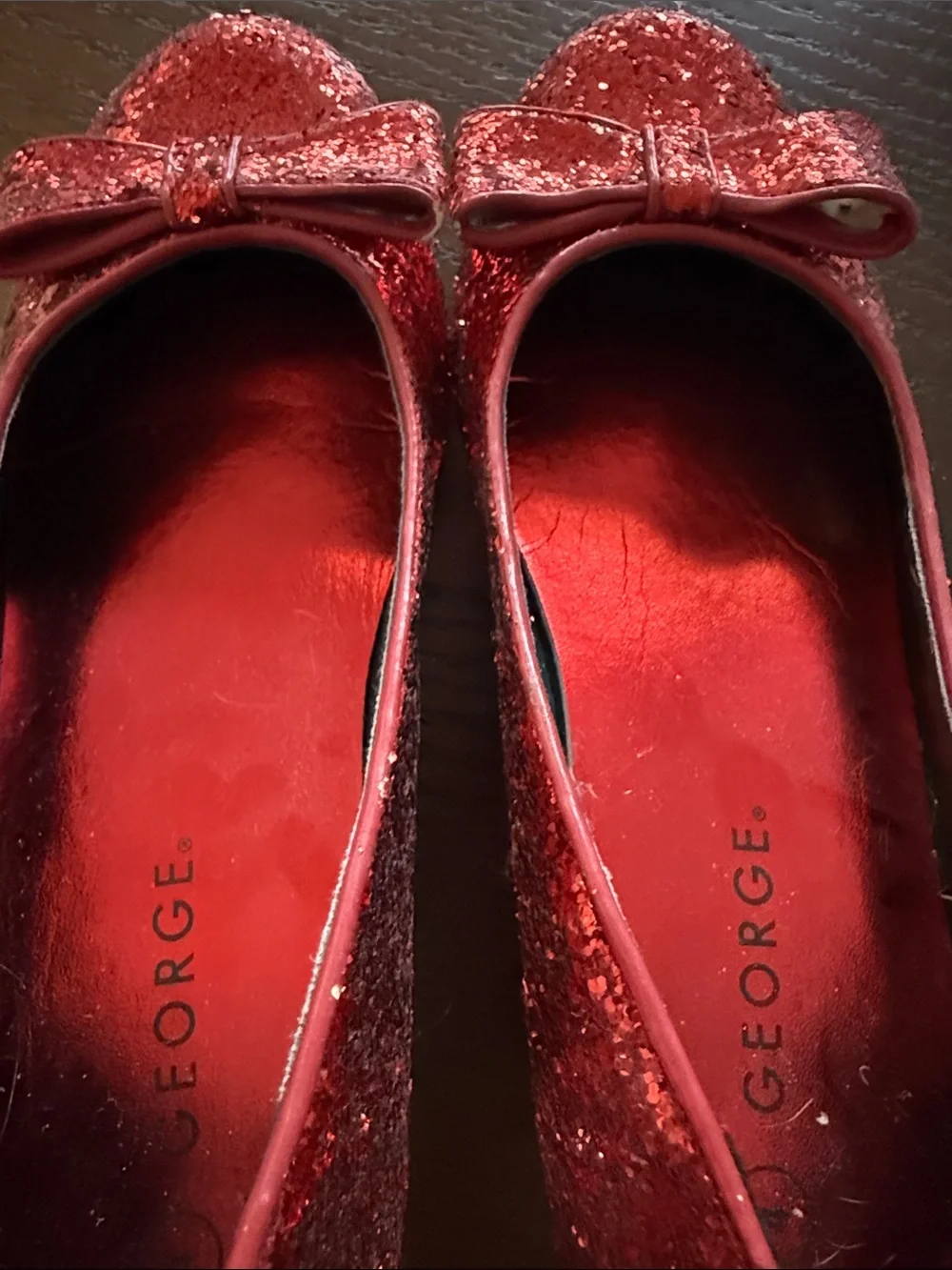 Red Glitter Bow kitten heels girls size 4 - perfect for Wicked & Wizard of Oz